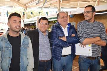 Presentación del calendario solidario 2010 en el Mercado Municipal de Telde (Foto TA)